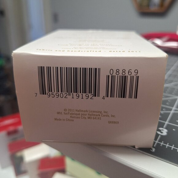 Hallmark Keepsake Christmas Cupcake Ornament 2011 Simply Irresistible Fabric Han - Picture 6 of 6